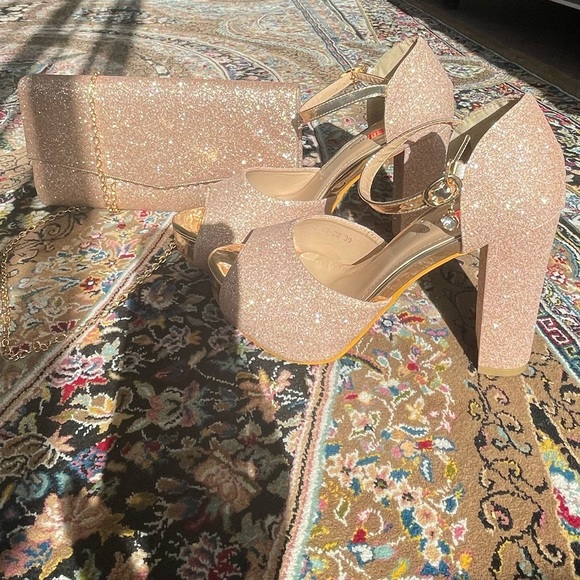 Glittery heels with matching purse - Picture 4 of 8